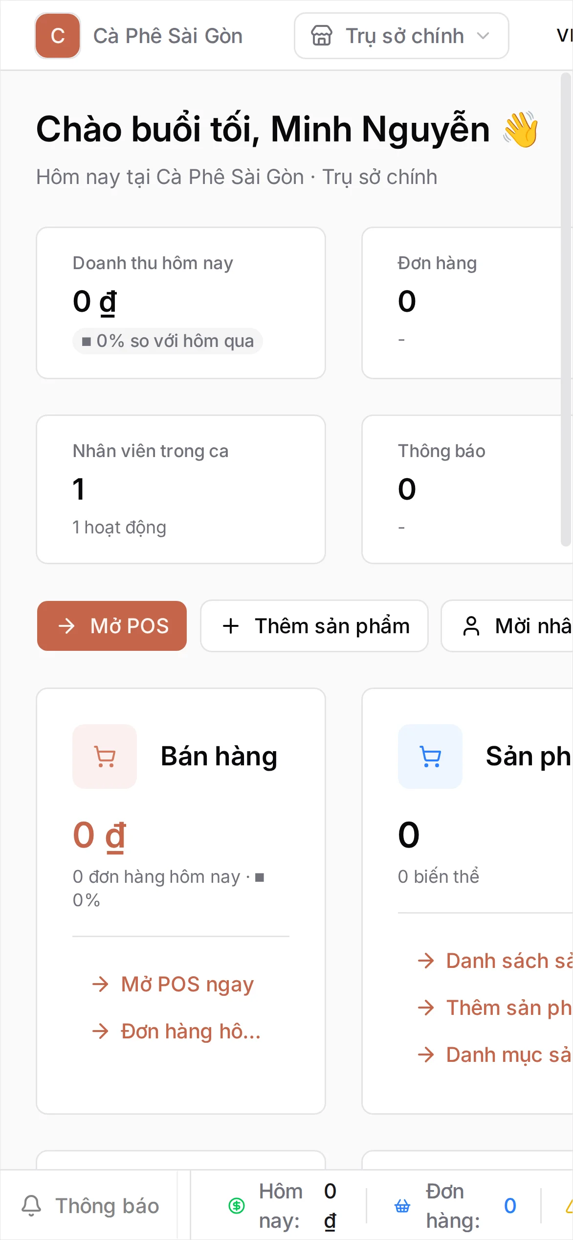 Trang chủ bảng điều khiển với Doanh thu hôm nay, Đơn hàng, Nhân viên trong ca và Thông báo ở trên cùng, cùng các thẻ Bán hàng, Sản phẩm, Kho hàng, Khách hàng, Tài chính, Nhân sự, Báo cáo và Cài đặt